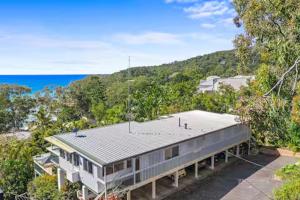 an aerial view of a house with a roof at Seaviews Little Cove Beach Noosa 2BR 200m to beach in Noosa Heads