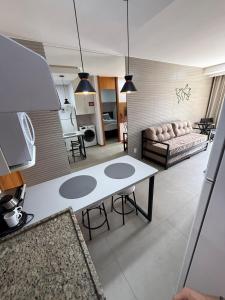 a kitchen and living room with a table and a couch at Life Resort, Trabalho e Lazer! in Brasilia