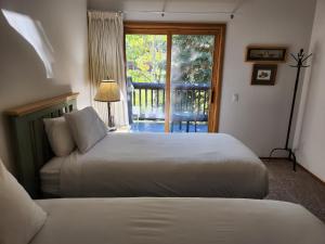 Un ou plusieurs lits dans un hébergement de l'établissement Snowcreek Resort Vacation Rental 934