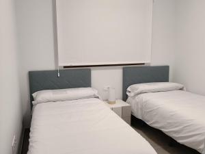 Giường trong phòng chung tại Apartamento moderno con piscina y jardín cerca de la playa - ES-376-5 +20 ảnh
