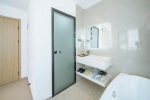 Un baño de Huazhu Songshiju Homestay