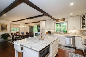 Una cocina o cocineta en Dolly Woods