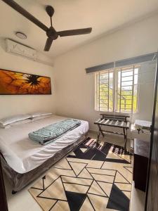 a bedroom with a bed and a ceiling fan at Pelik homestay kempas jb in Johor Bahru