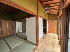 an empty room with a door open in a house at SEN HAVEN Sakurai in Shingū