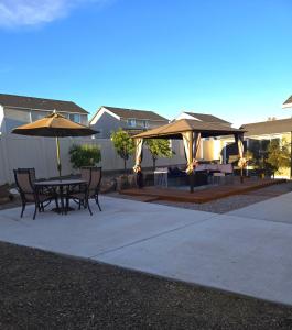 Το κτήριο όπου στεγάζεται  το δωμάτιο σε οικογενειακή κατοικία +11 φωτογραφίες