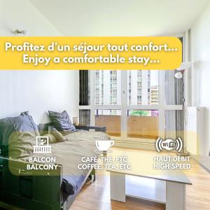 a bedroom with a bed and a window at Le Petit Auber & son balcon, à 2 pas de Paris in Aubervilliers