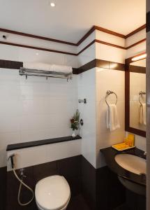 Баня в Keys Select by Lemon Tree Hotels, Malabar Gate, Kozhikode