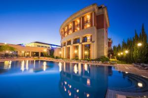 Bazén v ubytování AZZ Mérida Medea Hotel nebo v jeho okolí
