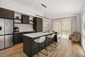 Η κουζίνα ή μικρή κουζίνα στο Cromwell Haven - Cromwell Holiday Home