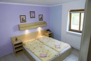 Postel nebo postele na pokoji v ubytování Penzion Alfa + 37 fotografií