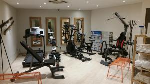 Fitness centrum a/nebo fitness zařízení v ubytování Green hotels Confort Paris 13