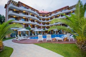 Bazén v ubytování Boutique Apart Hotel Versis nebo v jeho okolí
