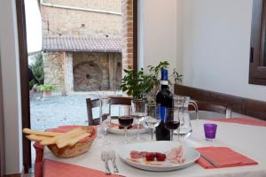 Reštaurácia alebo iné gastronomické zariadenie v ubytovaní Agriturismo Il Vecchio Portico