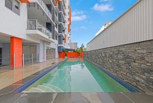 Bazén v ubytování Zen Coastline with pool - balcony dining - sea view nebo v jeho okolí