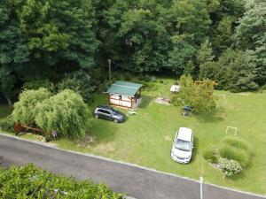 an aerial view of a yard with a tent and a car at Ezerjó Ökofogadó in Őriszentpéter