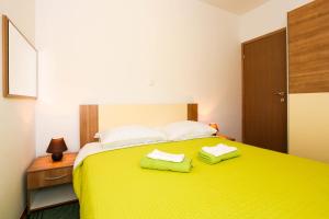 Posteľ alebo postele v izbe v ubytovaní Apartments Intrada