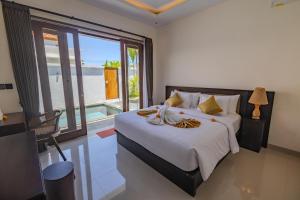 Ένα ή περισσότερα κρεβάτια σε δωμάτιο στο The Villa Tjindra Mata Ubud +34 φωτογραφίες
