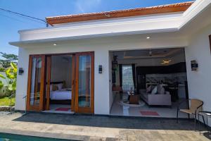 Μπαλκόνι ή βεράντα στο The Villa Tjindra Mata Ubud