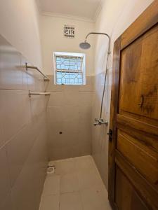 Phòng tắm tại Bomani House +74 ảnh