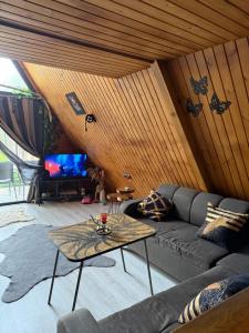 a living room with a couch and a table at Yalova Kasaba Bungalov in Çınarcık