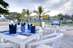 Restoran või mõni muu söögikoht majutusasutuses Trinco Blu by Cinnamon