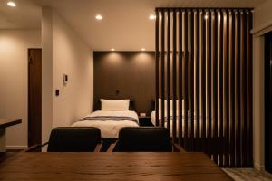 a bedroom with a bed and a table and chairs at Fuji Gran Villa - TOKI - in Fujiyoshida