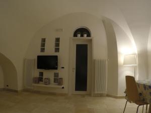 A television and/or entertainment centre at Latorreangioina
