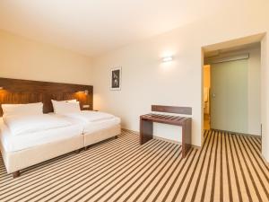 Postel nebo postele na pokoji v ubytování Hotel an der Oper