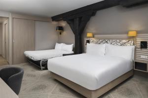 Deluxe Queen Room with Sofa Bed