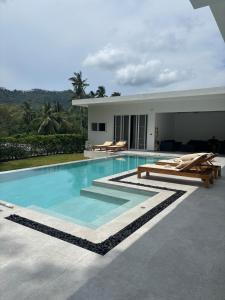 a swimming pool in front of a villa at Villa Lamai 4 bedrooms in Koh Samui 