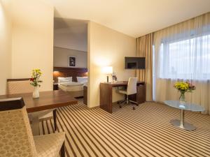 TV a/nebo společenská místnost v ubytování Hotel an der Oper