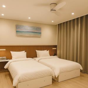 two beds sitting next to each other in a bedroom at Near Seoul Station, Myeongdong, Itaewon, N seoul tower in Seoul