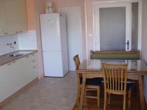 Kuchyňa alebo kuchynka v ubytovaní Apartment Maka