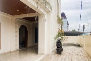 Gallery image of RedDoorz Syariah at Cikomi Kostel Enggal Lampung in Tanjungkarang