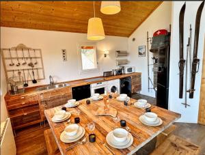 Η κουζίνα ή μικρή κουζίνα στο L'ours Et L'ange +3 φωτογραφίες