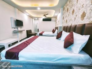 Postel nebo postele na pokoji v ubytování Hotel Alpine