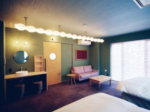 釧路市にある霧ノ音のベッドとバスルームがあるホテルの部屋 +26枚の写真
