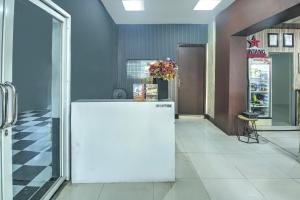 Ο χώρος του λόμπι ή της ρεσεψιόν στο Hotel O Makassar near Mall Panakukang formerly Hotel Lucky Inn Makassar