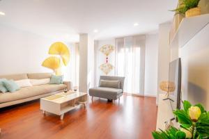 a living room with a couch and a chair at Expoholidays- Rueda Lopez con PARKING GRATIS 3A in Almería