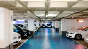 a garage with several cars parked in it at Expoholidays- Rueda Lopez con PARKING GRATIS 3A in Almería