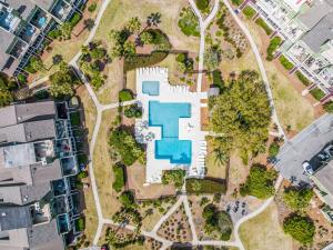 eine Luftaufnahme eines Hauses mit Garten in der Unterkunft Beach Club Villa 31 - Luxurious Oceanfront - Beach Walkout in Isle of Palms