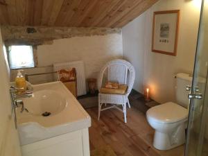 Ένα μπάνιο στο 3Bedrooms-Sleeps6-WiFi-Fireplace +14 φωτογραφίες