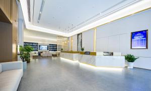 Ο χώρος του λόμπι ή της ρεσεψιόν στο Imperial Dragon Bay Mandala Hotel