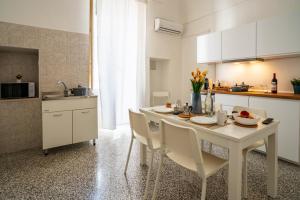 Kuchyň nebo kuchyňský kout v ubytování Modì