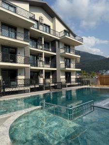 Kolam renang di atau dekat dengan Serenity Suites