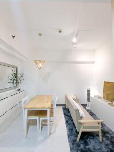 Posezení v ubytování Friends Zone - 2BR condo unit in Mandaluyong