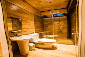 Koupelna v ubytování Dragon Villa + 75 fotografií