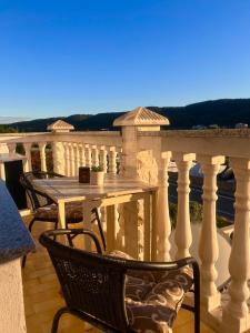 a table and chairs on a balcony with a view at Apartment Vesna in Supetarska Draga