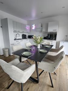 Dapur atau dapur kecil di Moderne 3-Zimmer-Wohnung mit Panoramablick +8 gambar