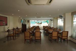a dining room filled with tables and chairs at Trevon Hotels & Resorts Goa in Goa Velha